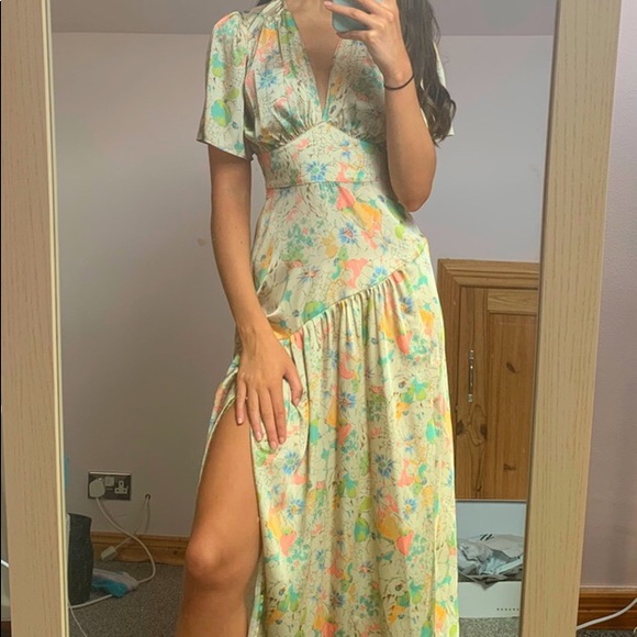 Topshop Dresses & Skirts - Topshop Willow Floral Print Angel Sleeve Dress